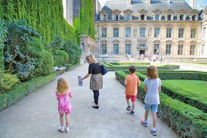 Crianças e Famílias Marais Private Tour em Paris, incluindo Bairro Judeu