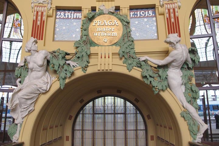 Excursão a pé privada em Praga com pedras preciosas de Praga