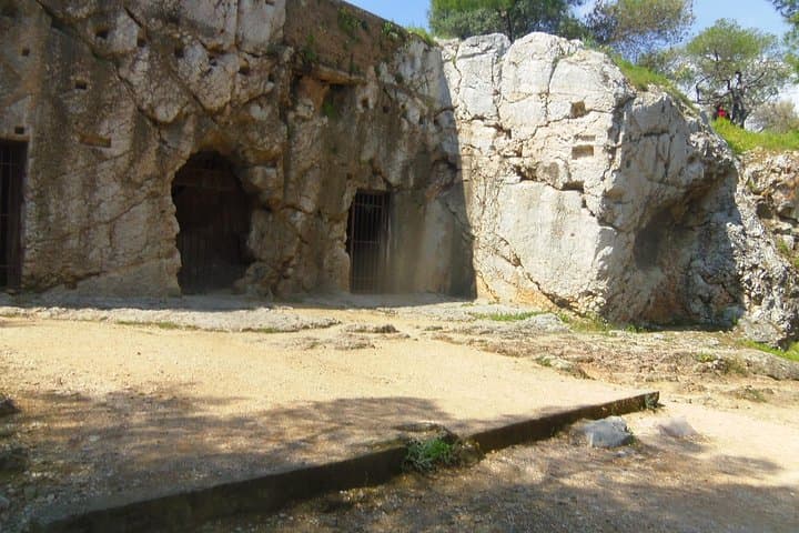 Às margens do rio de Atenas: uma jornada na mítica Atenas