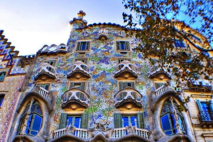 Excursão a pé privativa de Barcelona com o Skip the Line La Pedrera e Casa Batllo