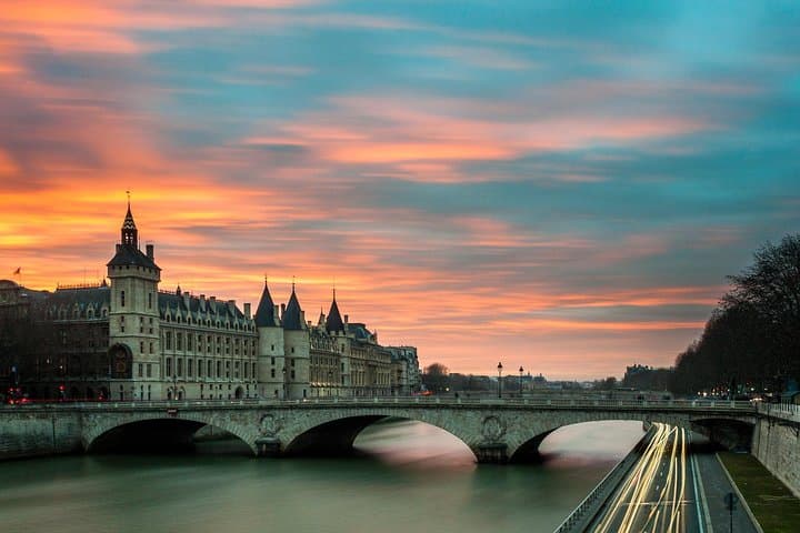 Excursão noturna particular em Paris - com luzes mágicas da cidade e vibrações locais