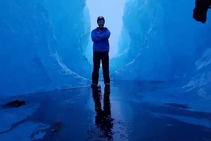 Crystal Blue Ice Cave Aventura