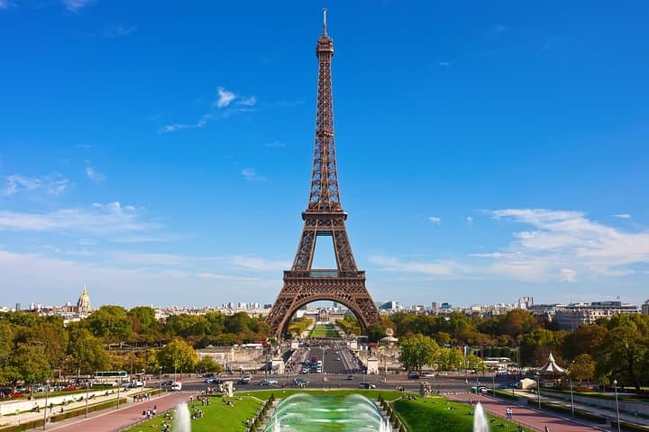 Opção de cume da Torre Eiffel com cruzeiro pelo rio Sena e passeio pela cidade