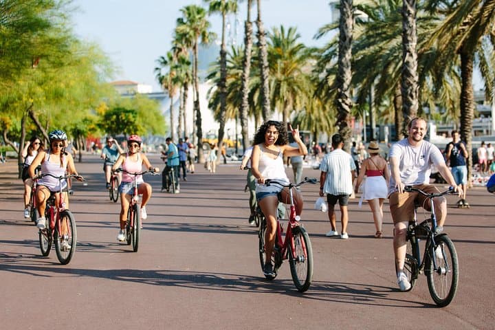 Destaques e pontos escondidos do passeio de bicicleta de Barcelona w / Guia local