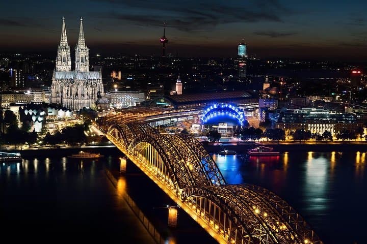 Cologne Private Transfer de ida e volta de dia inteiro de Amsterdã