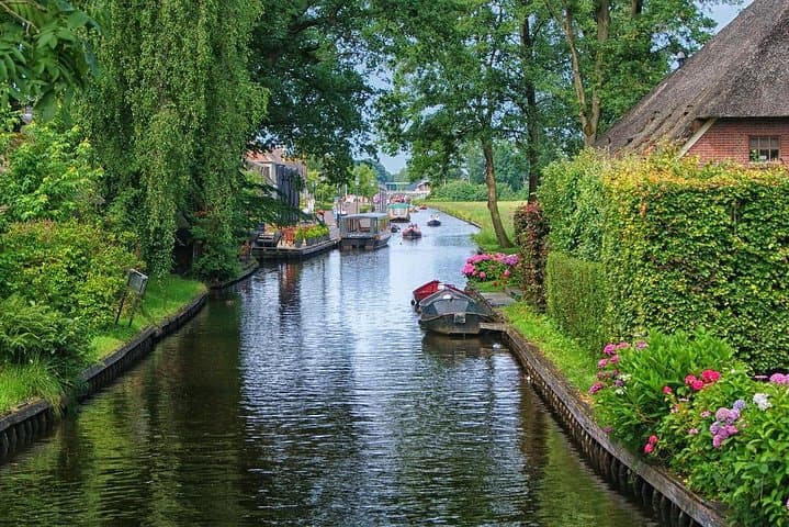 Excursão turística privada aos moinhos de vento de Giethoorn e Zaanse Schans saindo de Amsterdã