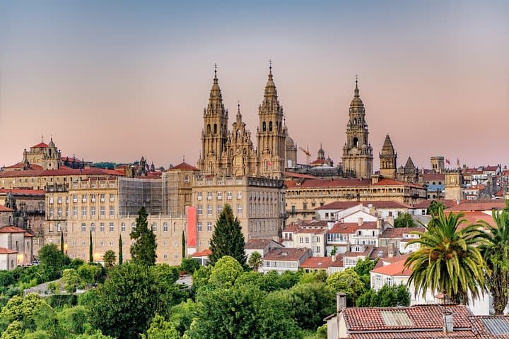 Transfer Privado de Lisboa a Santiago de Compostela, 2h Sightseeing