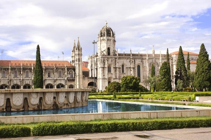 Excursão pelo litoral de Lisboa: viagem privada de um dia inteiro a Lisboa e Sintra