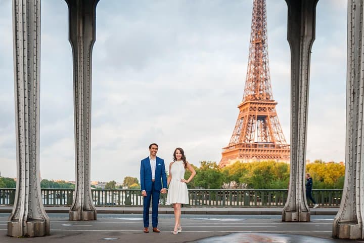 Sessão de fotos na área da Torre Eiffel