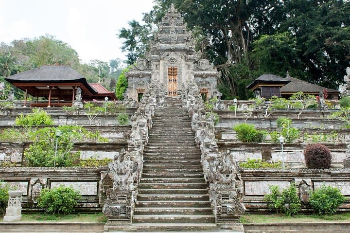 Descubra o ritual místico e da morte de Bali em Bali
