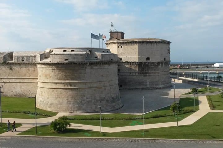 Histórias e segredos de Civitavecchia: um tour de áudio autoguiado