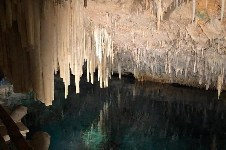 Entrada para Crystal Caves e Bermuda Underwater Exploration Institute