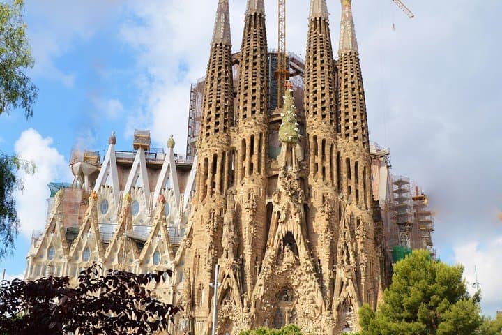 Barcelona : Sagrada Família Fast Track Tour com Opção Torre