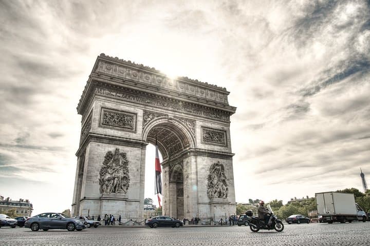 Tour Privado pela Primeira Vez em Paris com Notre Dame, Montmartre e Arco do Triunfo