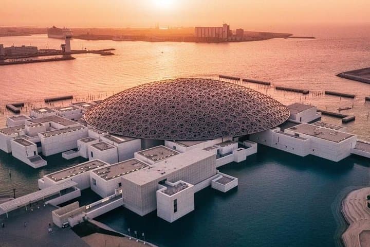 Tour pela cidade de Abu Dhabi com o Museu do Louvre saindo de Abu Dhabi