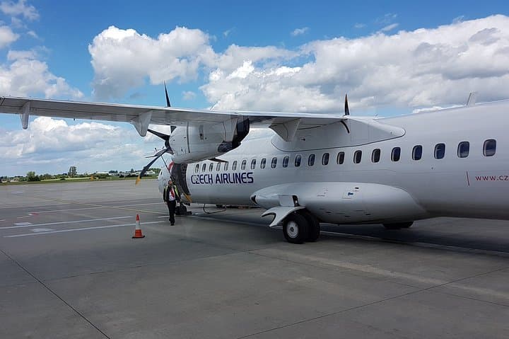 Traslado de partida compartilhado: do hotel em Praga para o Aeroporto de Praga