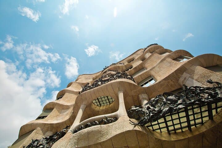 Evite as filas da Sagrada Família e La Pedrera de dia inteiro