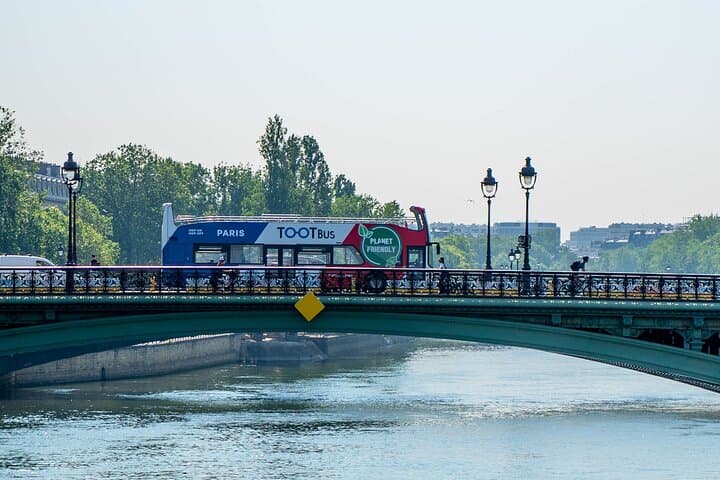 Paris Tootbus Must See Tour de ônibus hop-on hop-off com cruzeiro no rio Sena