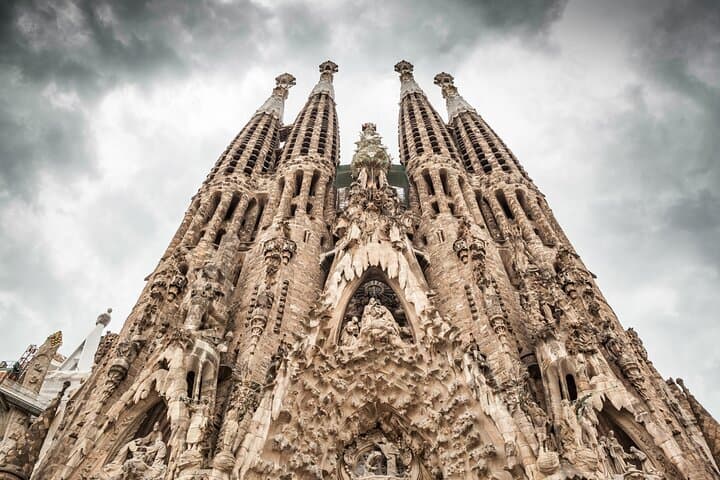 Barcelona: Excursão guiada para a Sagrada Família com acesso rápido