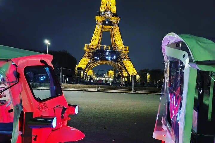 Paris à noite em um tour privado de tuk-tuk