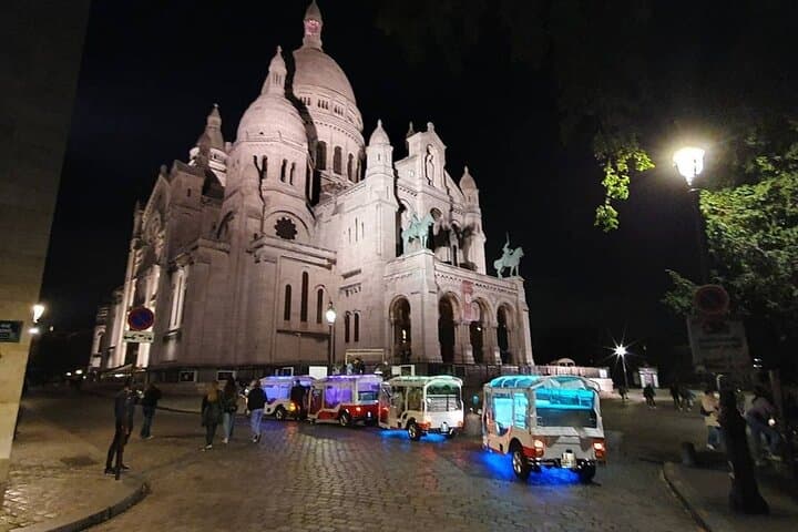 Paris à noite em um tour privado de tuk-tuk