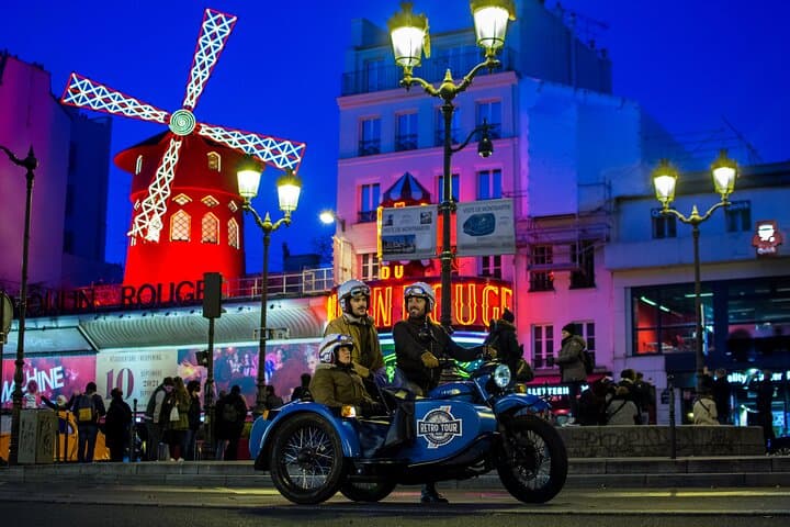 Paris Vintage Tour à noite em um sidecar com champanhe