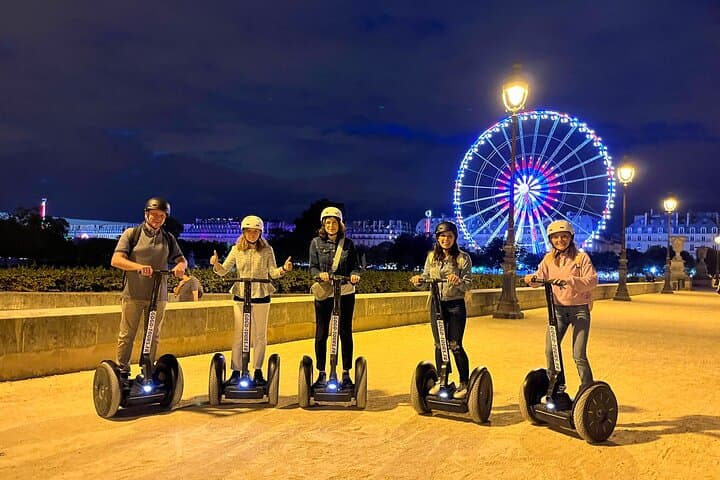 Paris: Segway Night destaca passeio em grupo pequeno