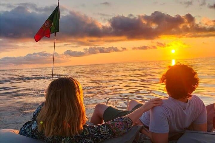 2,5h Navegação ao Por do Sol com aperitivos dos Açores e Vinho