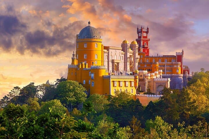 Visita privada de Sintra e Cascais com bilhete do Palácio Pena