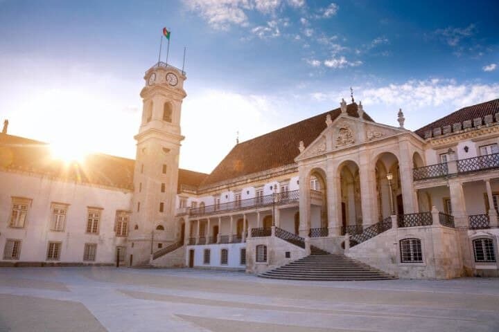 Lisboa ao Porto pelo Charme de Coimbra | Transferência Privada Premier