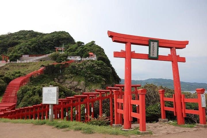 Akiyoshido Cave & Motonosumi Shrine Coastal Line & Spelunking Tour (em inglês)