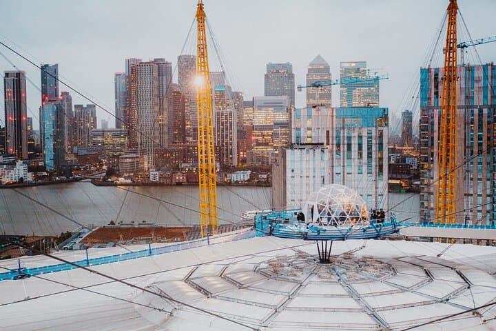 Em cima do O2: Snow Globe Climb Experience com passeio guiado