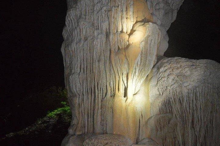 Crystal Cave Deluxe Tubing em Caverna, almoço