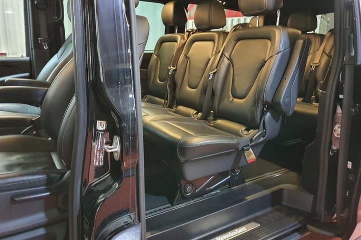 Transferência privada de Madrid para a estação Chamartín em Madrid.