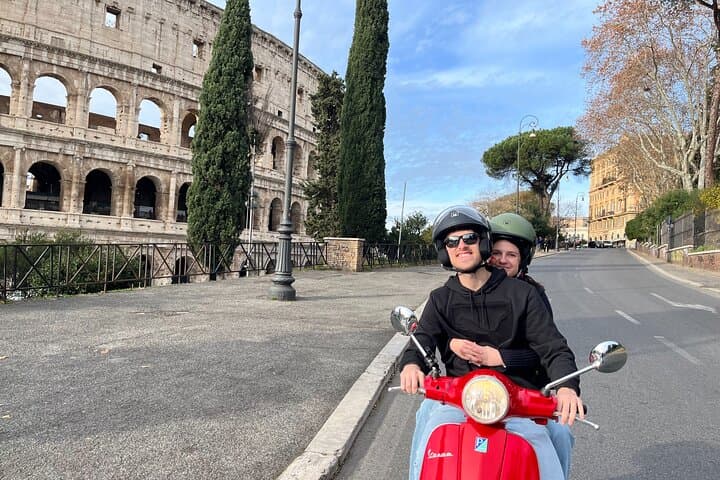 Vespa Tour - A Essência de Roma