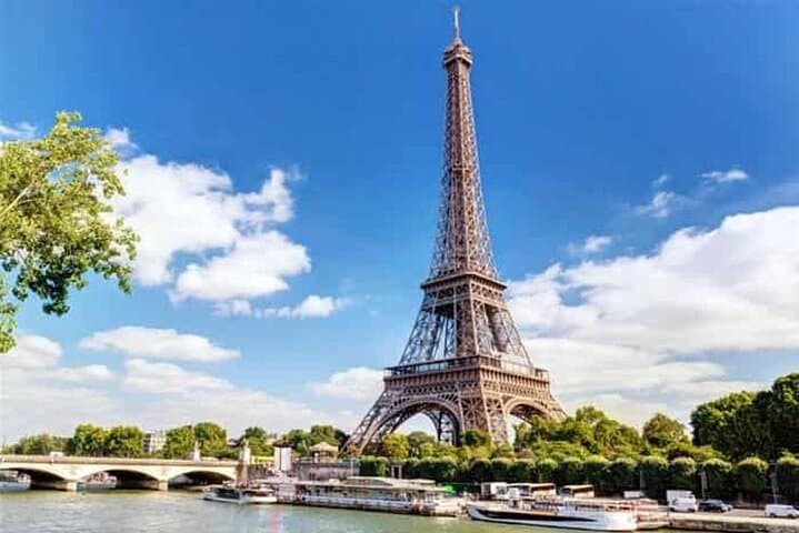 Paris em um dia Louvre e Notre Dame com almoço na Torre Eiffel