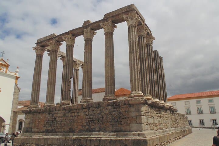 Private Evora e Castelo de Monserraz