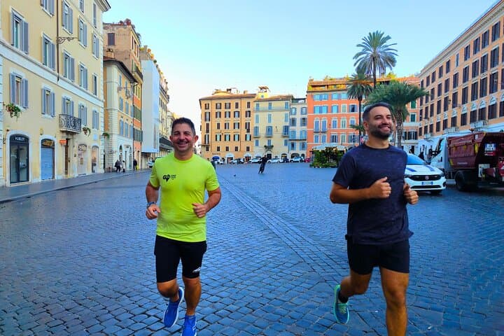 Execute os Centros Históricos de Roma com um Local: Tour de Corrida do Grupo 7K