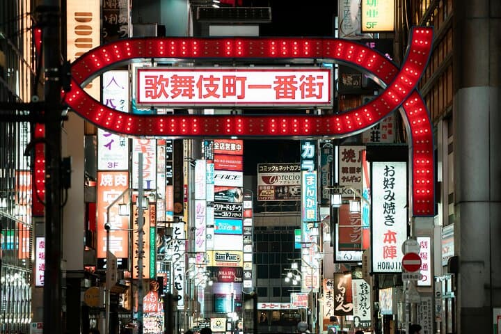 Tóquio Shinjuku à noite