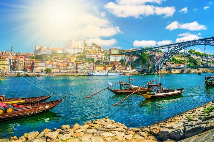 Transfer de carro privado de Lisboa para Porto com 2h para passeios turísticos