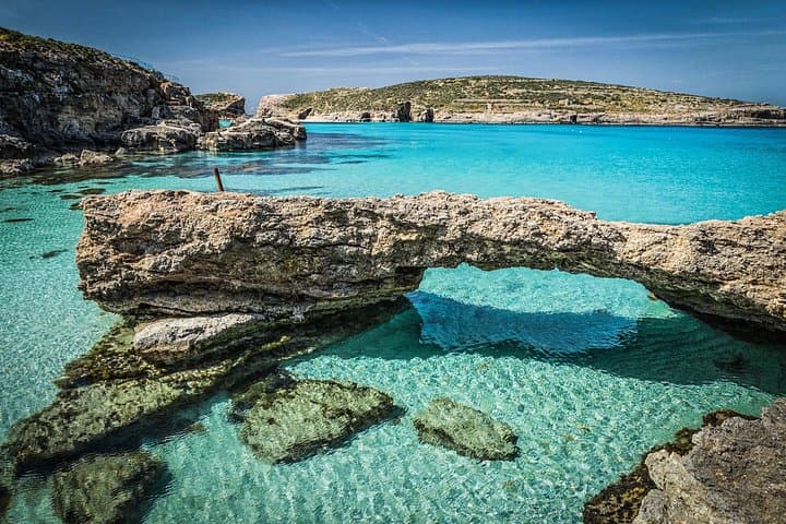 Perto de Comino, Blue & Crystal Lagoon e Caves
