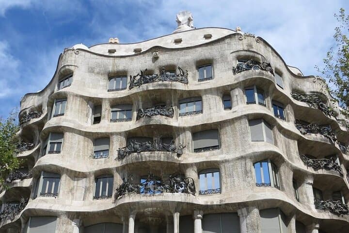 Casa Milà por Gaudí: Excursão de caminhada arquitetônica