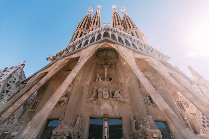 Excursão guiada de meio dia a Montserrat e à Sagrada Família