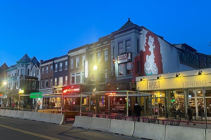 Local Washington DC Food Tour by DrinkEatWalk Tours - Excursões em Washington DC