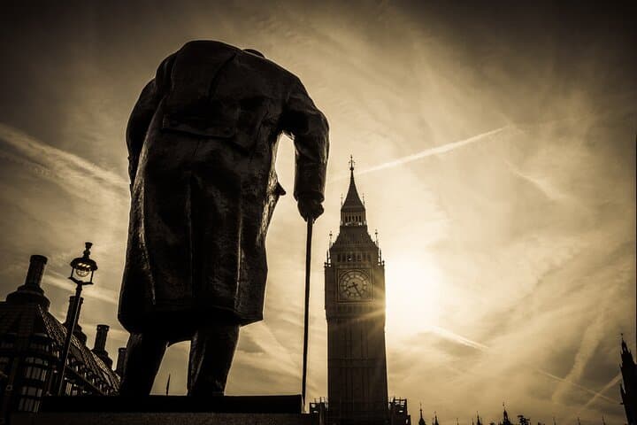 Churchill & WW2 em Westminster Plus War Rooms entrada. Pequeno grupo