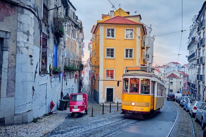 Transfer de carro privado do Porto para Lisboa com 2 horas para passear
