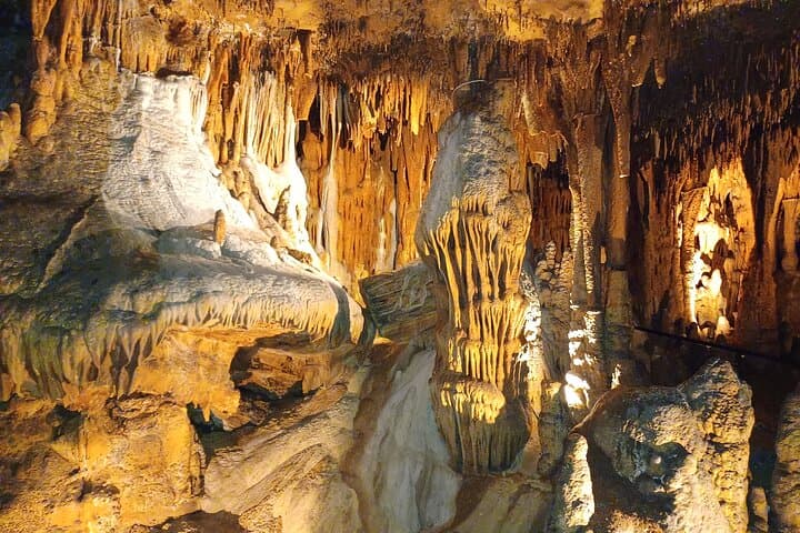 Cave Tour e Dino Trail em uma aventura de caverna de cristal