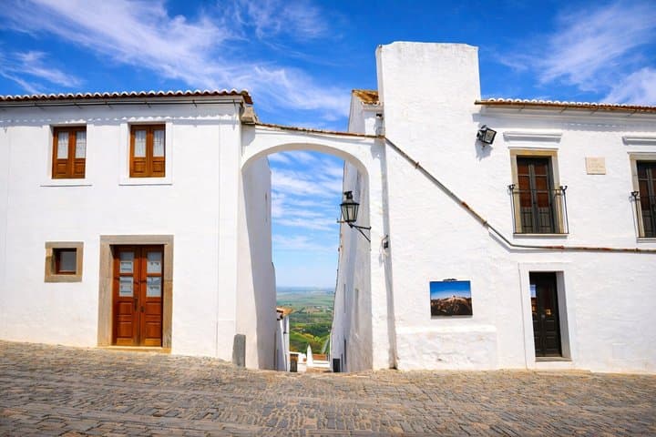 Visita ao Castelo de Monsaraz (Évora - Monsaraz - Évora)