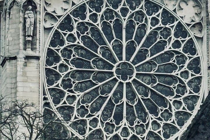 Visita guiada à Catedral de Notre Dame e ao Museu do Louvre