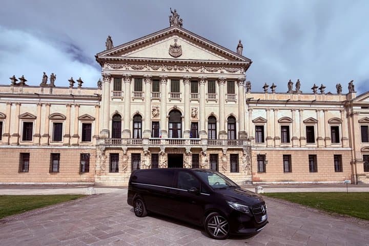 Transfer privado do Aeroporto de Veneza para Veneza ou Mestre.